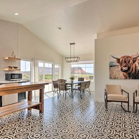 Modern Ranch House With Fire Pit And Valley Views カナブ エクステリア 写真