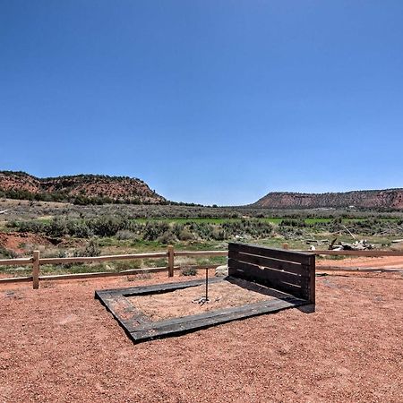 Modern Ranch House With Fire Pit And Valley Views カナブ エクステリア 写真