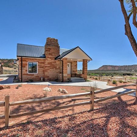Modern Ranch House With Fire Pit And Valley Views カナブ エクステリア 写真