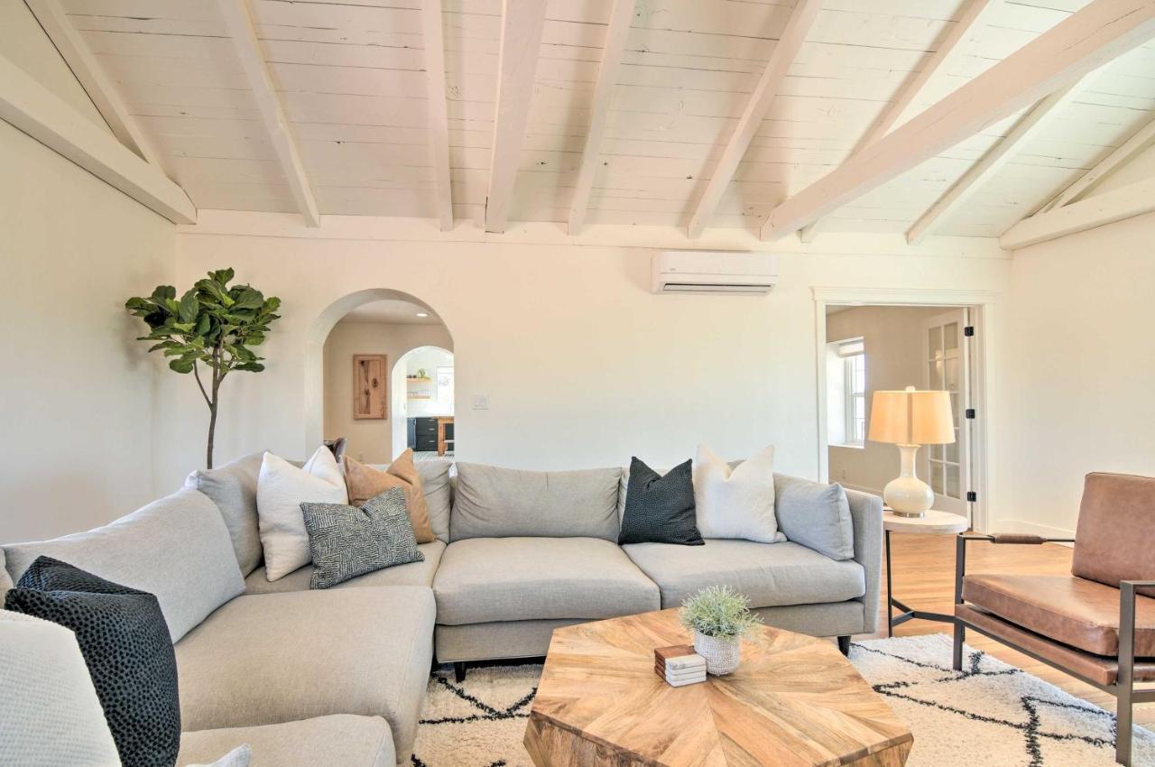 Modern Ranch House With Fire Pit And Valley Views カナブ エクステリア 写真