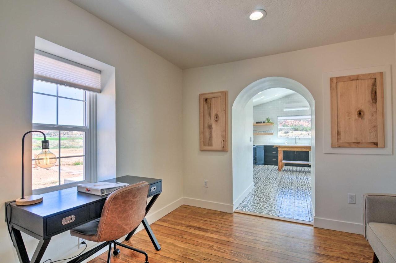 Modern Ranch House With Fire Pit And Valley Views カナブ エクステリア 写真