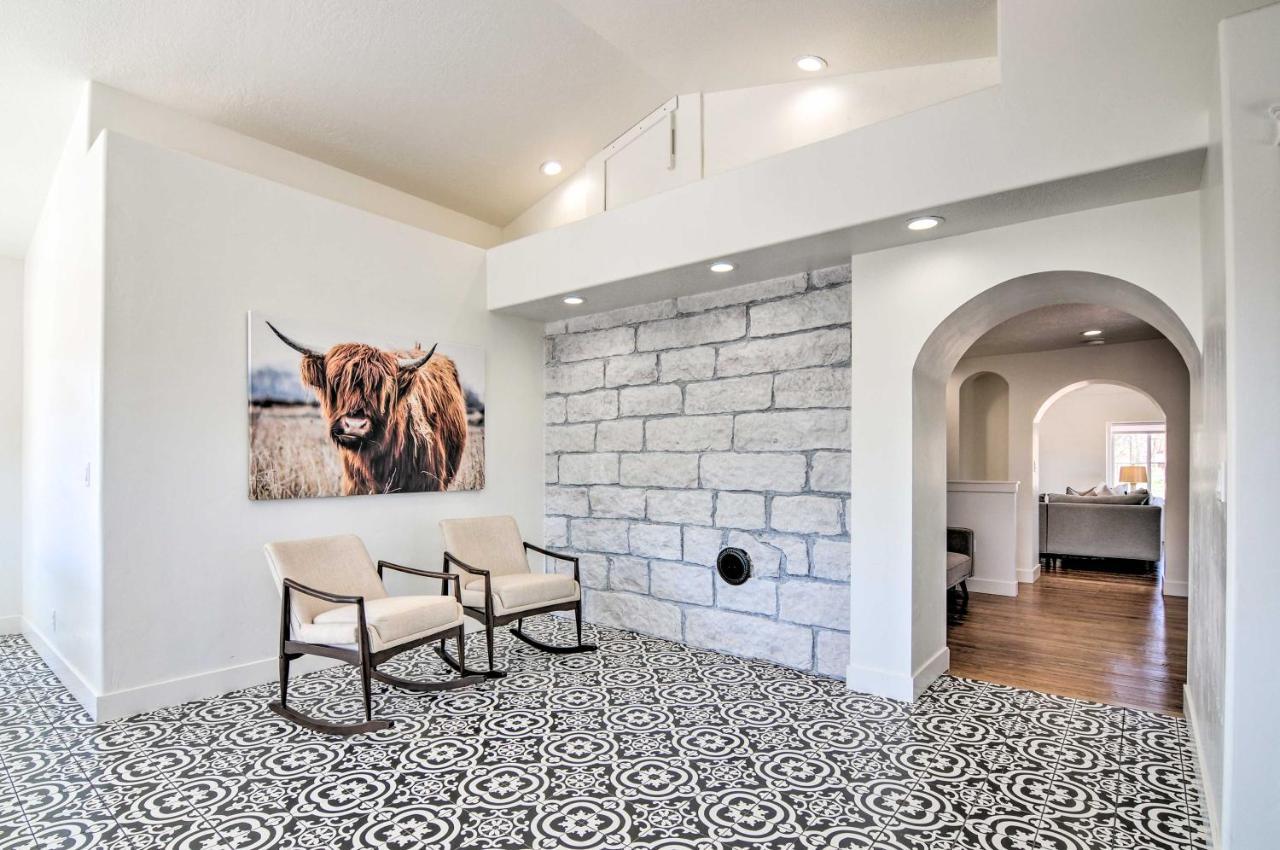 Modern Ranch House With Fire Pit And Valley Views カナブ エクステリア 写真
