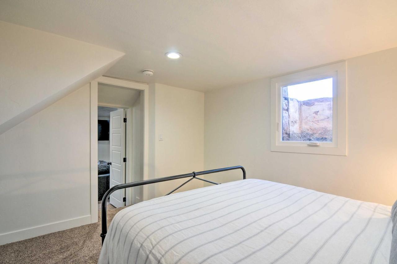 Modern Ranch House With Fire Pit And Valley Views カナブ エクステリア 写真