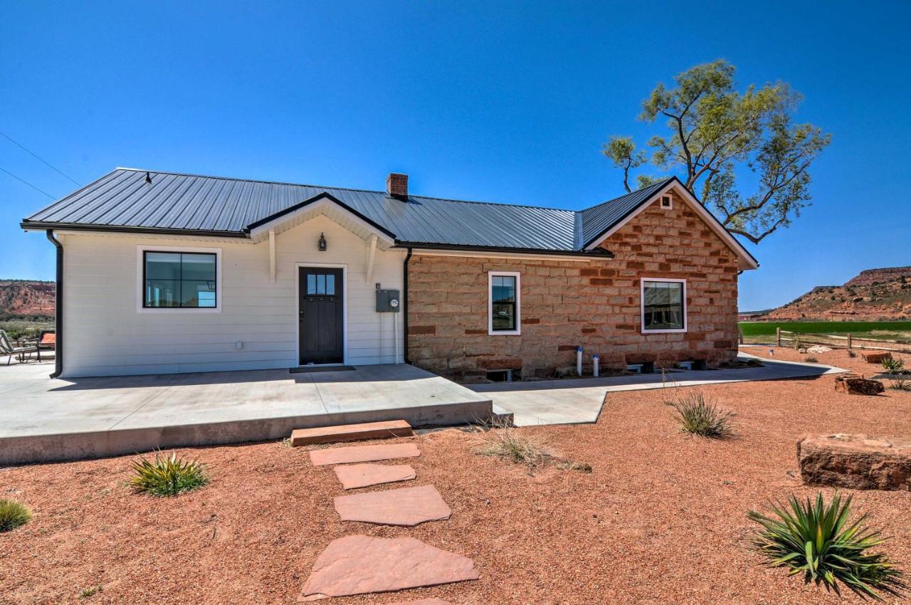 Modern Ranch House With Fire Pit And Valley Views カナブ エクステリア 写真
