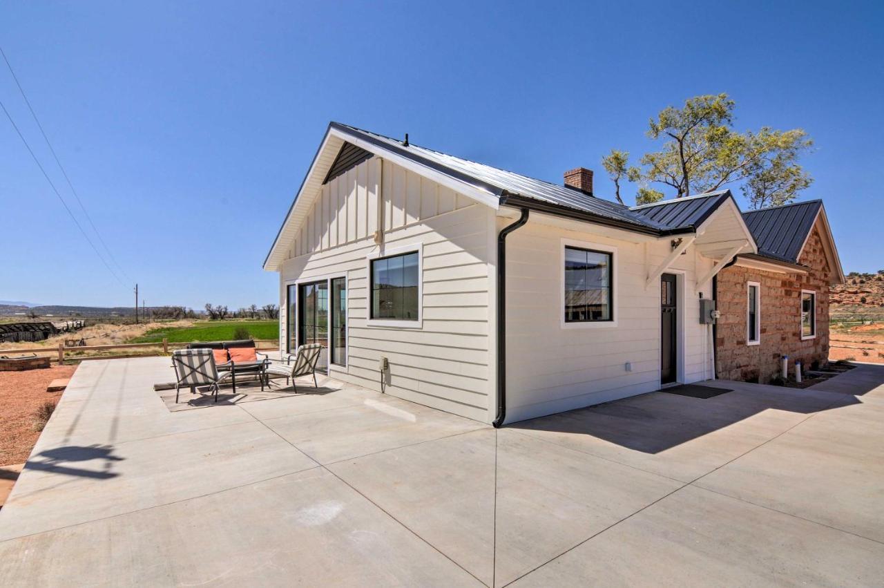 Modern Ranch House With Fire Pit And Valley Views カナブ エクステリア 写真