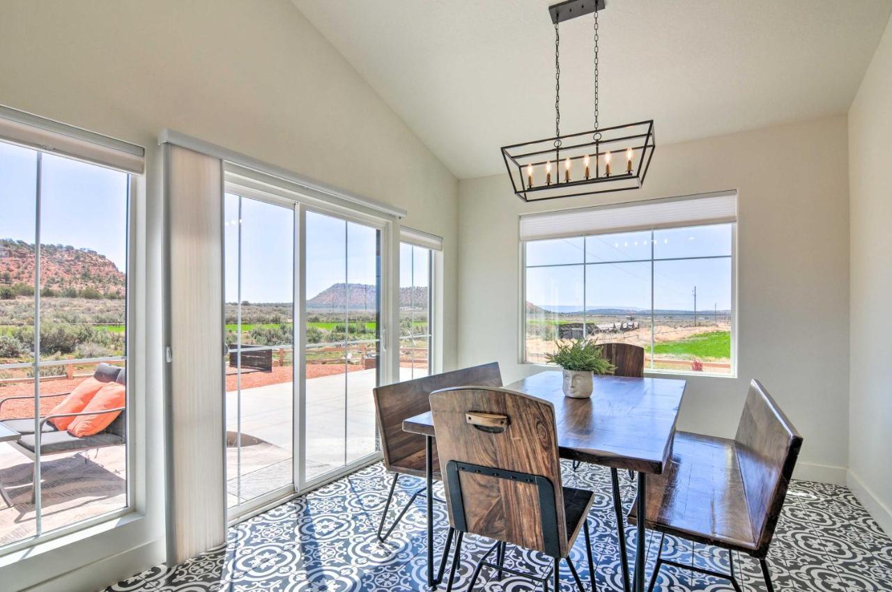 Modern Ranch House With Fire Pit And Valley Views カナブ エクステリア 写真