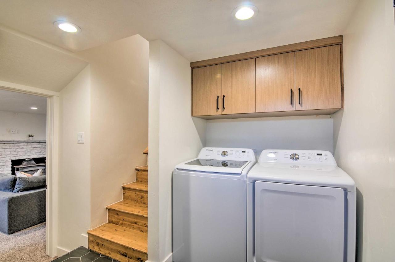 Modern Ranch House With Fire Pit And Valley Views カナブ エクステリア 写真