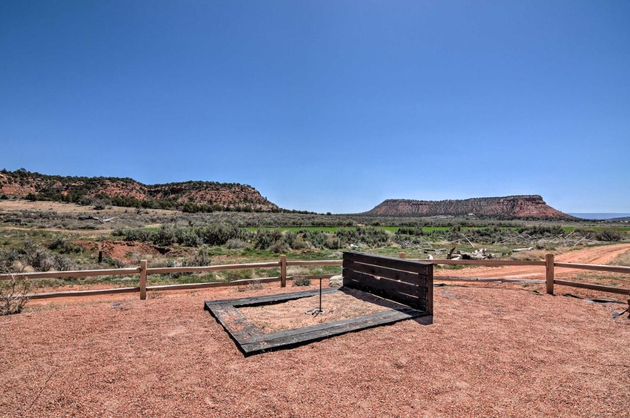Modern Ranch House With Fire Pit And Valley Views カナブ エクステリア 写真