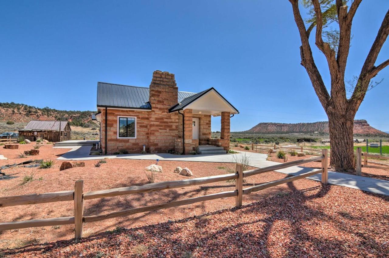 Modern Ranch House With Fire Pit And Valley Views カナブ エクステリア 写真
