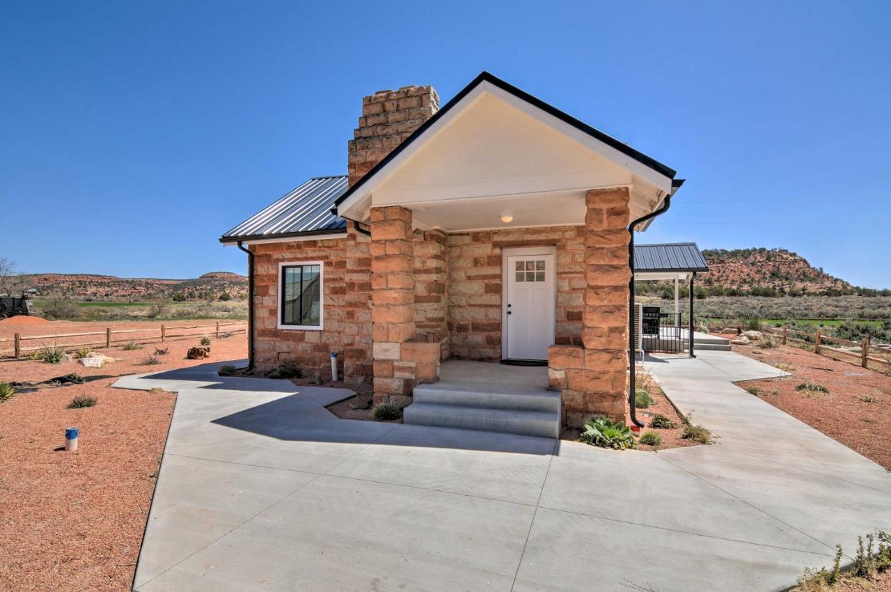 Modern Ranch House With Fire Pit And Valley Views カナブ エクステリア 写真